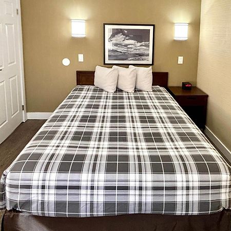 Rodeway Inn & Suites Kamloops Exterior photo