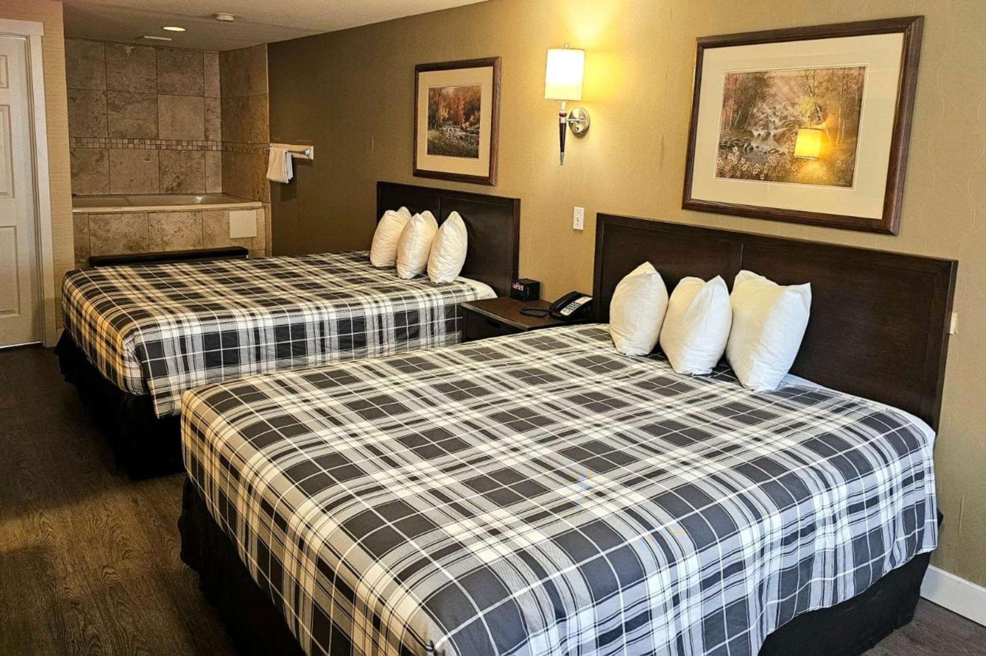 Rodeway Inn & Suites Kamloops Exterior photo